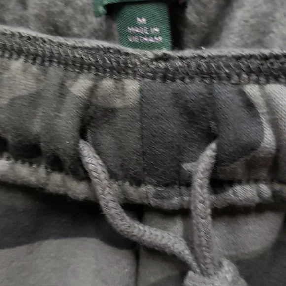 Wild Fable - Women's High-Rise Fleece Sweatpants - Size Medium Color Green Camo - Picture 8 of 8